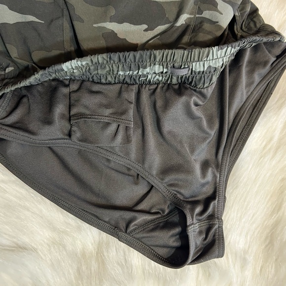 Athleta ⚜️ Multi Green Camo Mesh Racer Run Short 4” - Picture 6 of 9